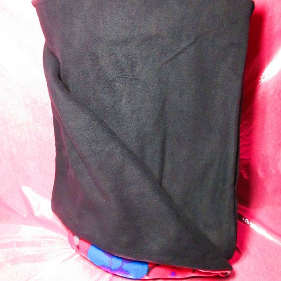 Wizard Of Oz Poppies 85" x 58" Fleece Blanket - Picture 2 of 3